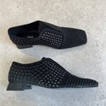 Zapato negro tachas